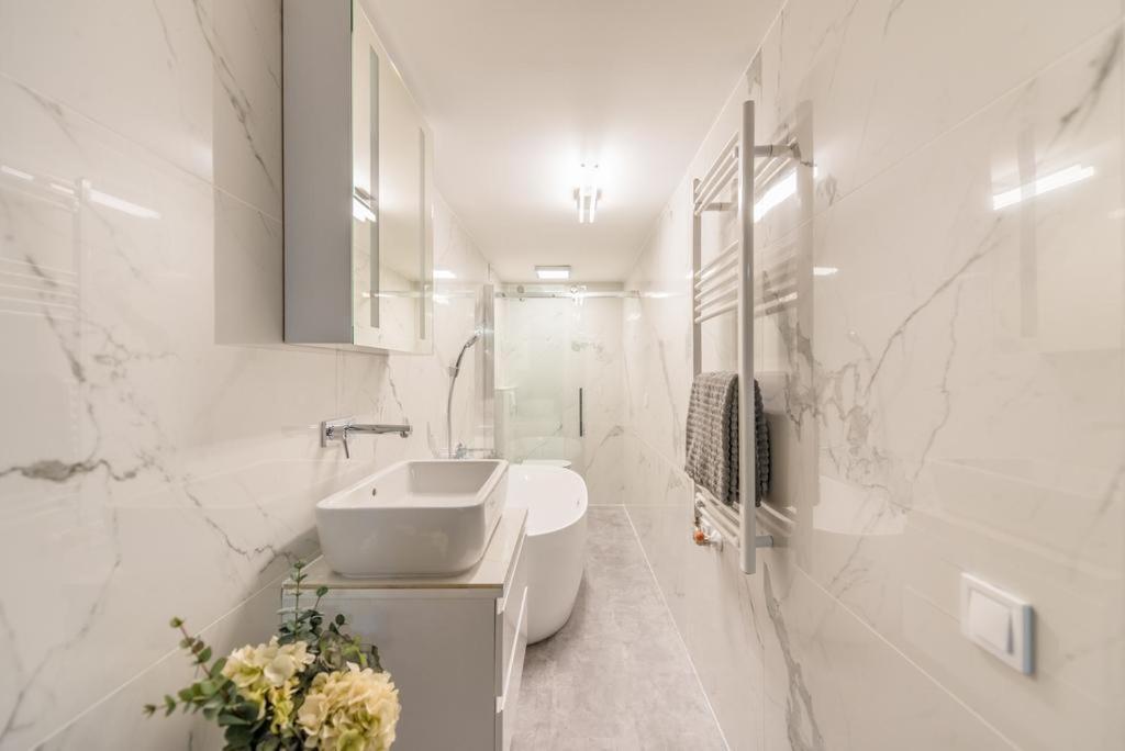 2br2ba Andrassy Free Parking Apartment