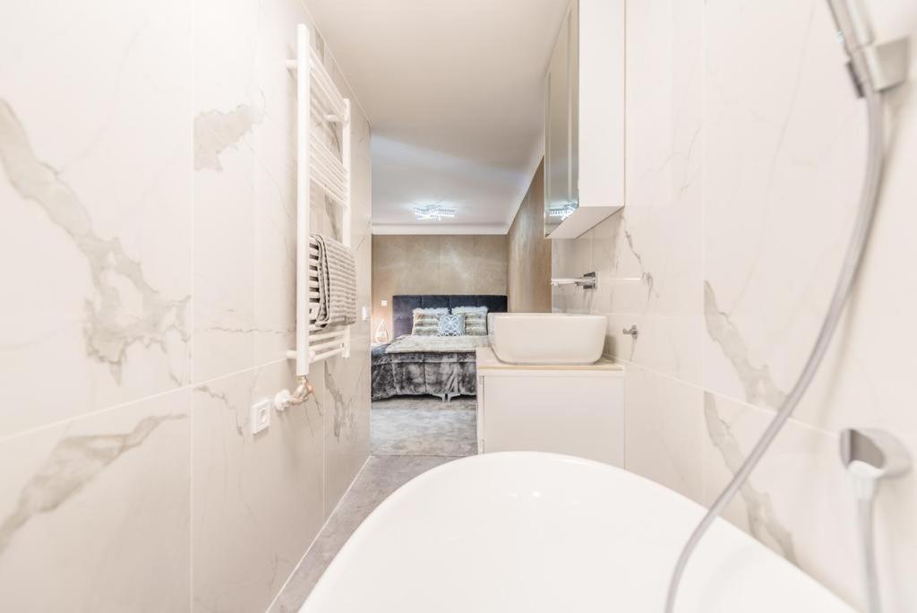 2br2ba Andrassy Free Parking Apartment *